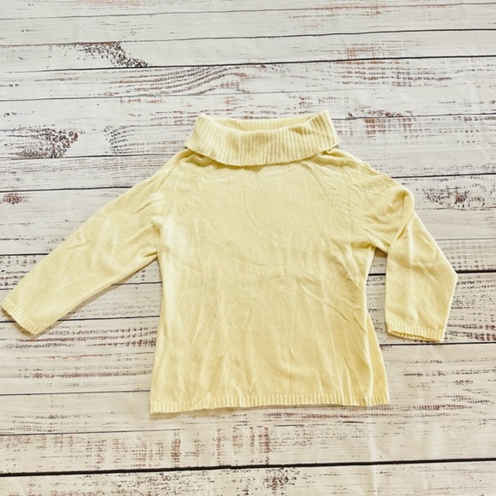 Womens cream sweater! Size S/M